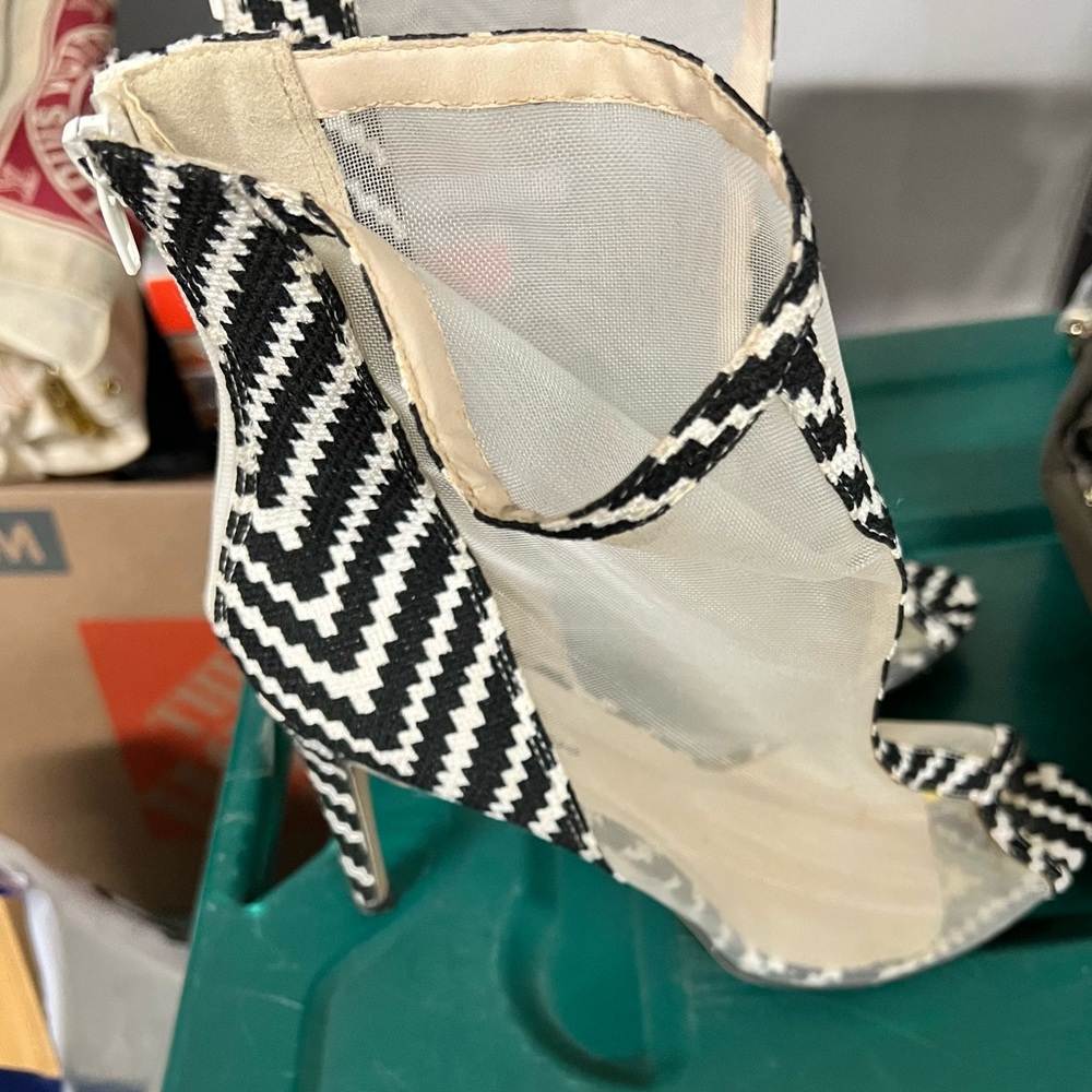 GUC SHEER BOOTIES - Picture 2 of 3